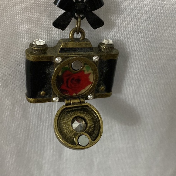 Betsey Johnson Camera Pendant Necklace - Picture 6 of 8